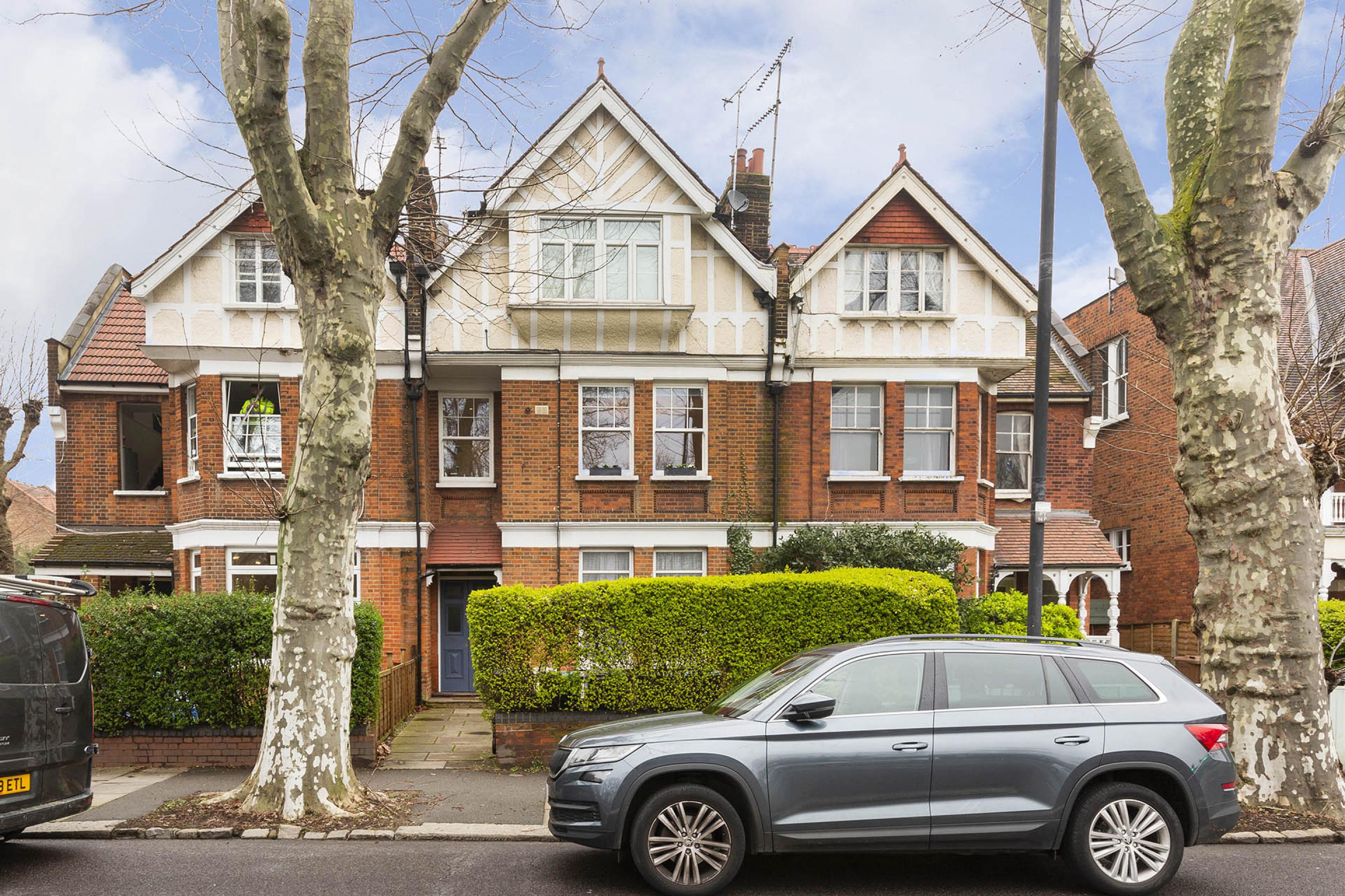 Fantastic split level one bedroom flat set within a beautiful period house Priory Road, Crouch End / Hornsey N8